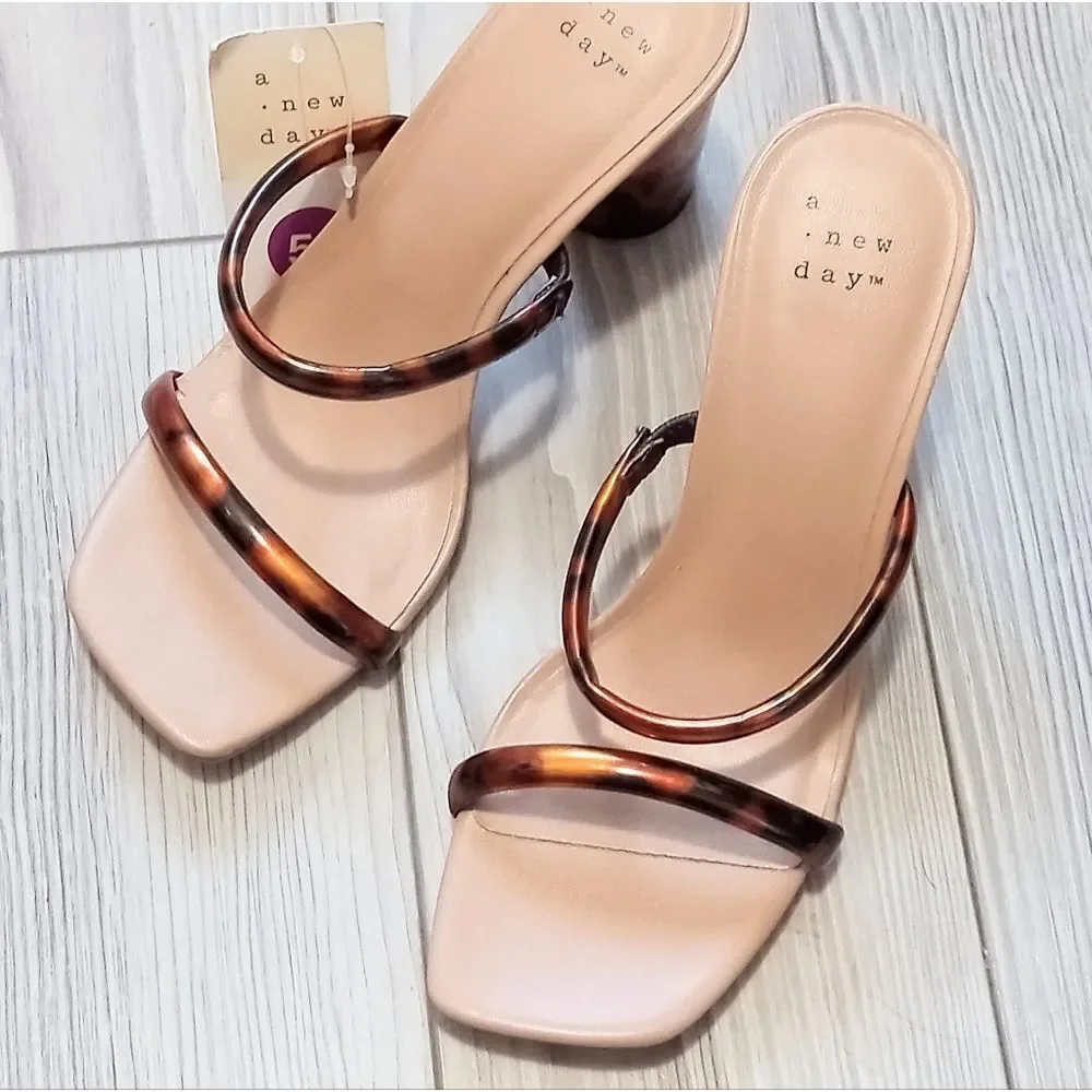 (57-4339) A New Day Cass Sandals Sz 5.5